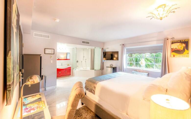 Hotel Secret Garden Miami Beach