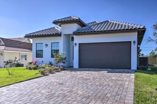 Stylish Naples House With Pool - 2 Miles To Beach!