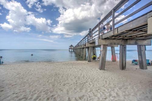 Apartamento Upscale Naples Condo With Pool Access Walk To Pier!
