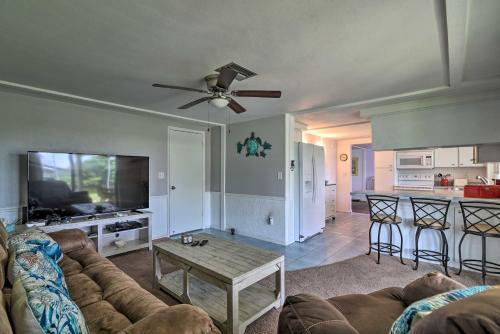 Waterfront House With Hot Tub And Pedal Boat!