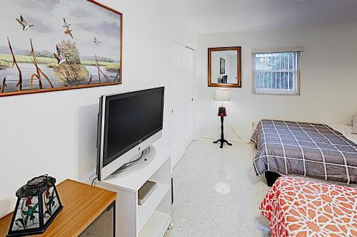 New Listing! Canal-front Escape With Private Yard Home