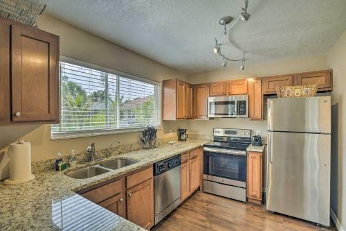 North Port Gem Near Beaches, Golf, And Shops!