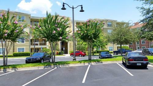 Lakeview Palms
