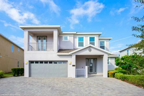 9 Bedroom Vacation Home With Pool (1818)