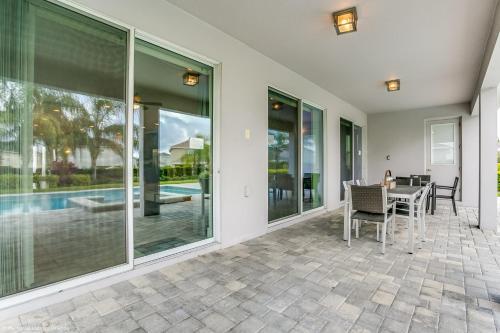 9 Bedroom Vacation Home With Pool (1818)