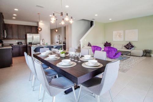 Encore Resort 8 Bedroom Vacation Home With Pool (2104)