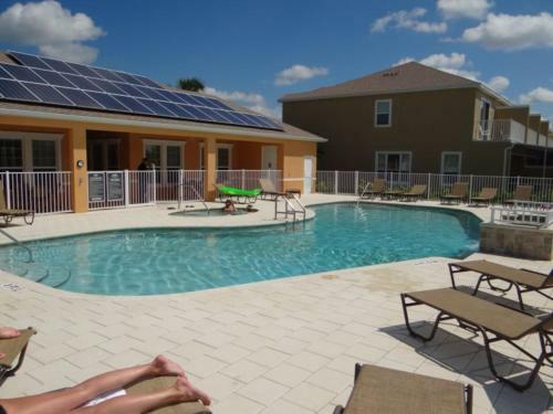Modern 3 Bedroom 3 Bath Town Home Near Disney