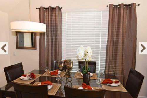 Modern 3 Bedroom 3 Bath Town Home Near Disney