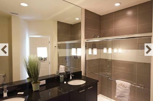 Modern 3 Bedroom 3 Bath Town Home Near Disney