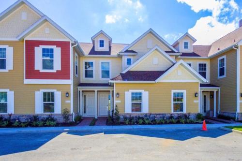Dream Townhome With Balcony Summerville Su7576