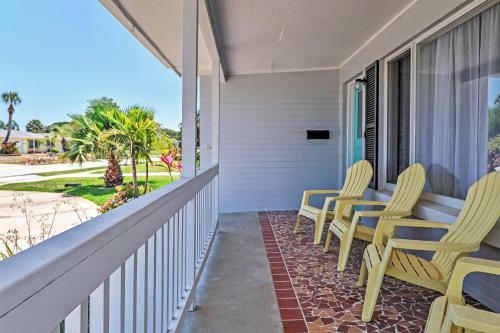 Ormond Beach Bungalow With Patio And Quiet Setting!