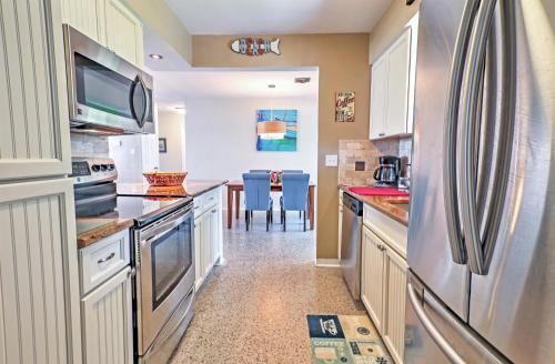 Ormond Beach Bungalow With Patio And Quiet Setting!