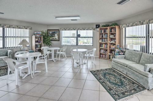 Apartamento Coastal Condo With Patio Swim, Golf And Explore!