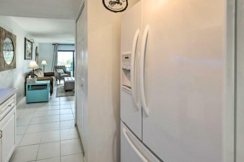 Apartamento Coastal Condo With Patio Swim, Golf And Explore!
