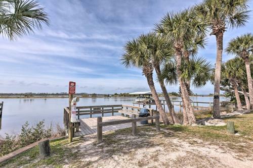Bright Bungalow With Grill, Walk To Ormond Beach