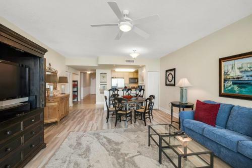 1205 - 2b/2 Bath With Bunks - Gulf Front Balcony - Living Room Faces The Gulf