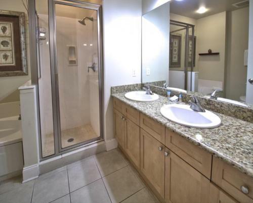 2305 - 2b/2 Bath With Bunks - Gulf Front Balcony - Living Room Faces The Gulf