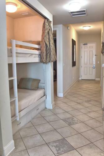 2305 - 2b/2 Bath With Bunks - Gulf Front Balcony - Living Room Faces The Gulf