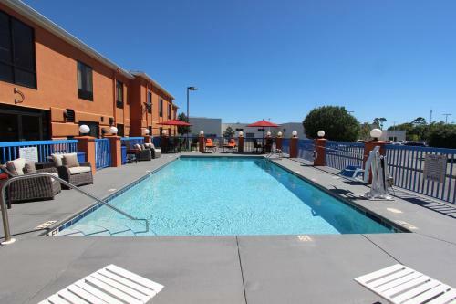 Hotel Pensacola, Formerly Luxury Suites