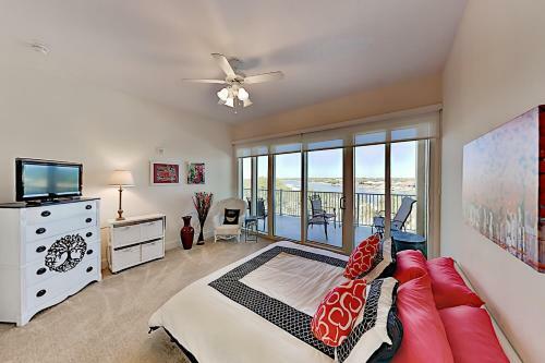Apartamento Stunning All-suite Getaway With Pool, Private Beach Condo