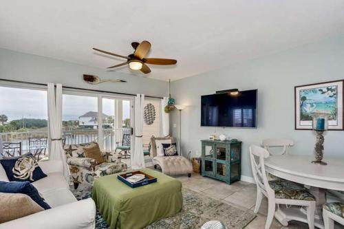 Vs482 - Spacious Unit On Little Sabine Bay