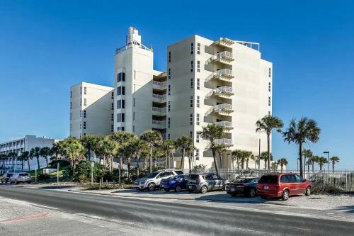 Newly Renovate Beachfront Beauty By Gulf Life