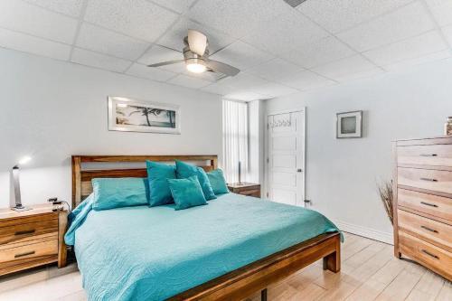 Newly Renovate Beachfront Beauty By Gulf Life