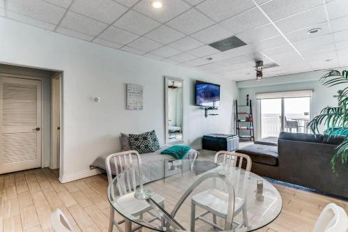 Newly Renovate Beachfront Beauty By Gulf Life