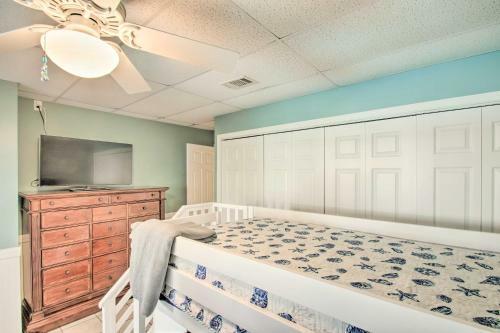 Expansive Retreat With Pool 2 Blocks To Beach!