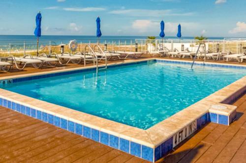 Anchors Up - Lost Key Golf & Beach Club