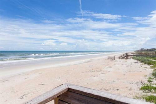 Seashell, 3 Bedrooms, Sleeps 6, Direct Ocean Front, Wifi