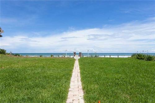 Seashell, 3 Bedrooms, Sleeps 6, Direct Ocean Front, Wifi