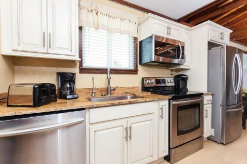 Seashell, 3 Bedrooms, Sleeps 6, Direct Ocean Front, Wifi