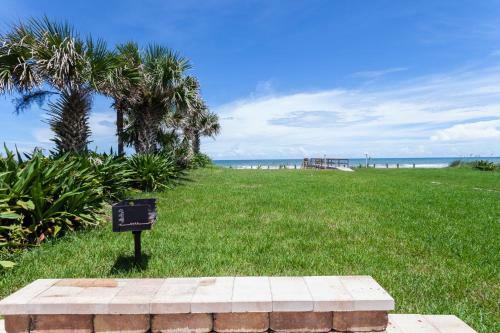 Seashell, 3 Bedrooms, Sleeps 6, Direct Ocean Front, Wifi