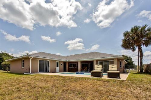 Port Charlotte Home With Views, Heated Pool And Spa!