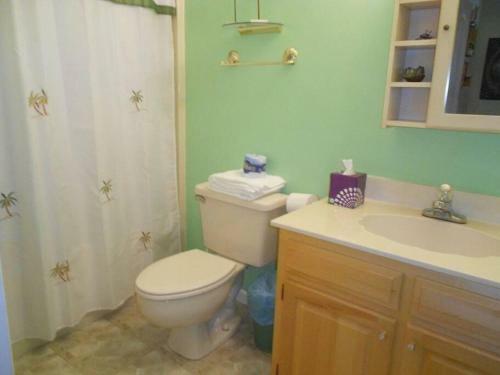 This 3 Bedroom, 2 Bath Home, Sleeps 6 Has Everything You Need For Your Vacation!