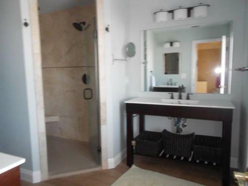 This 3 Bedroom, 2 Bath Home, Sleeps 6 Has Everything You Need For Your Vacation!