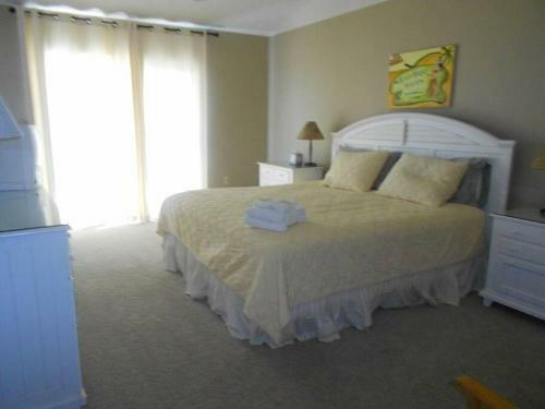This 3 Bedroom, 2 Bath Home, Sleeps 6 Has Everything You Need For Your Vacation!