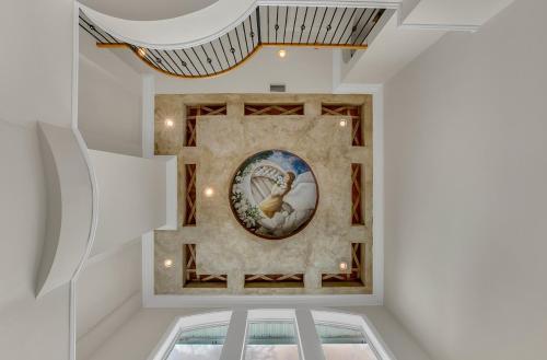 Luxury 5br Pool Spa Tiki Hut