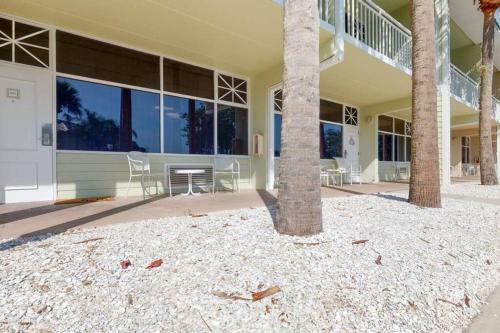 Apartamento Sea Breeze, Studio 510, Beach Steps Away!+pool+wifi