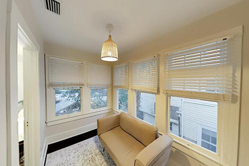 Apartamento Historic District Retreat - Festive Backyard Duplex