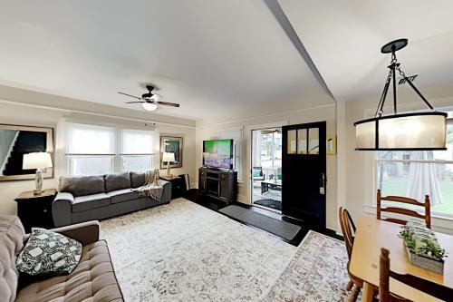 Apartamento Historic District Retreat - Festive Backyard Duplex