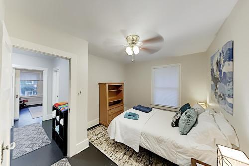 Apartamento Historic District Retreat - Festive Backyard Duplex
