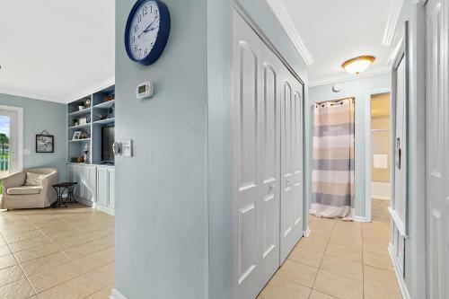 Island Oasis - 3br 2ba - Steps To The Ocean!