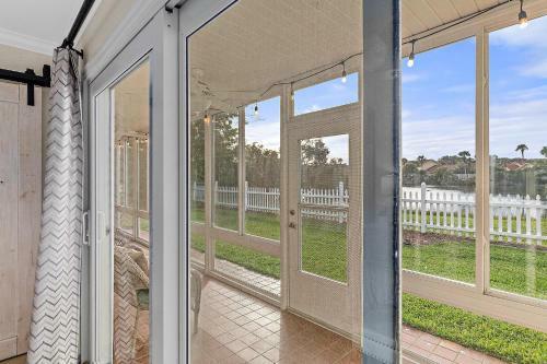 Island Oasis - 3br 2ba - Steps To The Ocean!