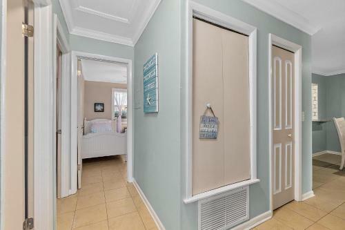 Island Oasis - 3br 2ba - Steps To The Ocean!