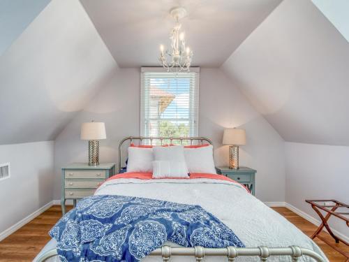 Updated Historic Home With 2 Units & Private Balcony Home