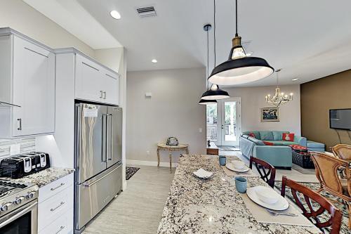 Charming Casa Nel Bosco - Walk To Eateries & Shops Home