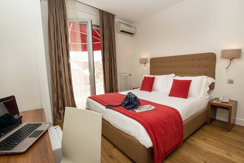 Hotel De France