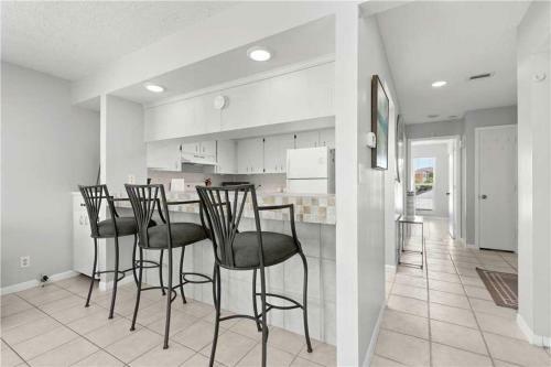 Seabreeze, 3br, Walk To Beach, Wifi, Pet Friendly, Sleeps 10